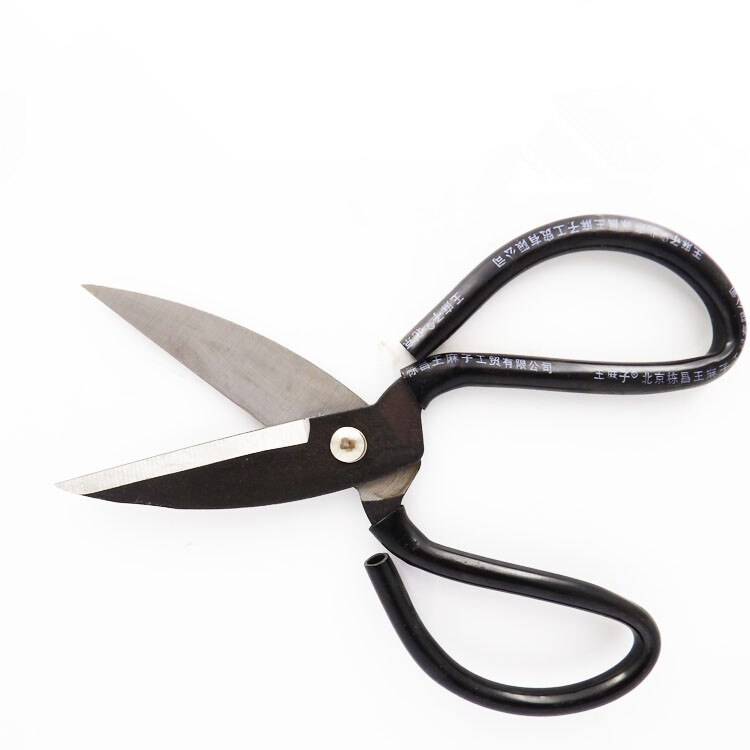 Hand trimming tools, sharp tools, leather heads, scissors, leather shears, sharp, durable, trimmed leather edges.