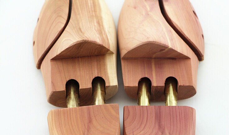 1PAIR cedar Wood solid shoe trees shaping device odor control shoes stretchers Wood Craft LW010