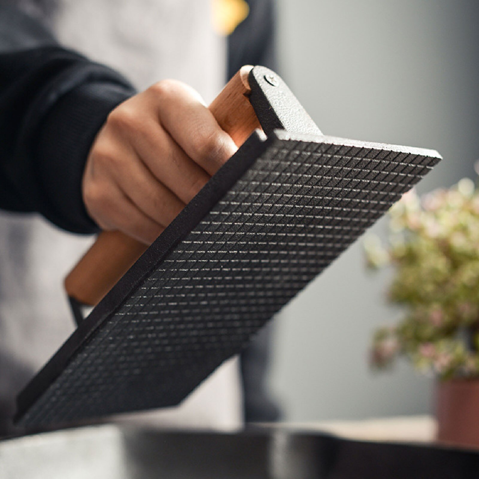 Cast Iron Grill Press Burger Smasher Grill Steak Weight Meat Press with Wood Handle for Cooking BBQ Grilling