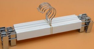 Sainwin 10 stk/parti hvite heltre kleshengere/bukseklemme trehengere: 33cm-1