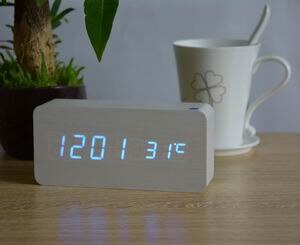 Mode Houten Wekkers Met Thermometer Eenvoudige Rechthoek Tafel Klokken Led Sound Control Desktop Decoratie Klok: white blue