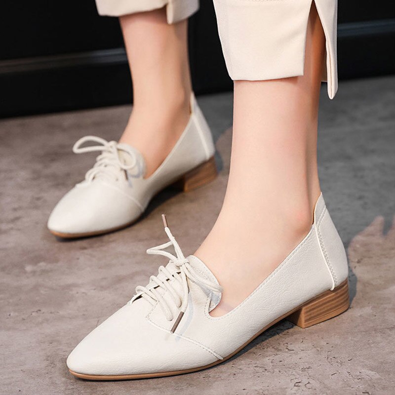 Vår höst kvinnor platt spetsad tå oxford skor snörning läderskor kvinna fritidsskor dam lågklackat loafers 8343n: Beige / 9.5