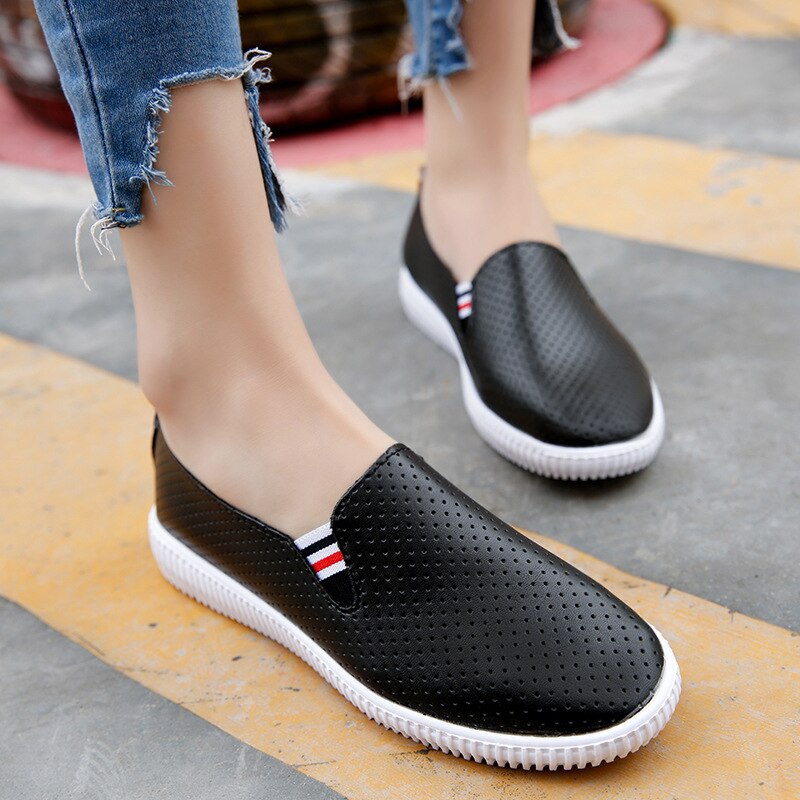 Sommer kvinder casual flade sko slip on flats håndlavede sko loafers mocassin flade damesko off white sko: Sort / 35