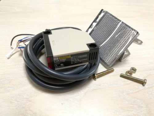 E3JK-R4M1 Omron-Sensor de interruptor fotoeléctrico, fotocélula reflectante ajustable AC/DC,