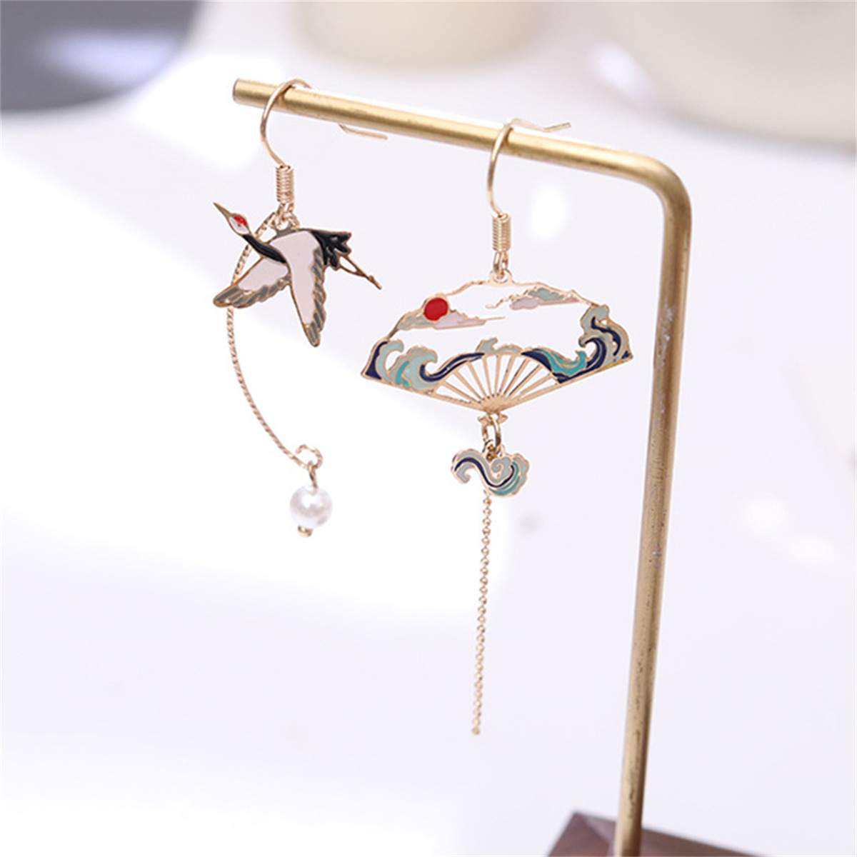 Pendientes plegables de estilo chino para mujer, aretes étnicos colgantes con forma de nube y pájaros, asimétricos, con forma de pez, gato, conejo, pájaro, Animal: Color amarillo dorado claro