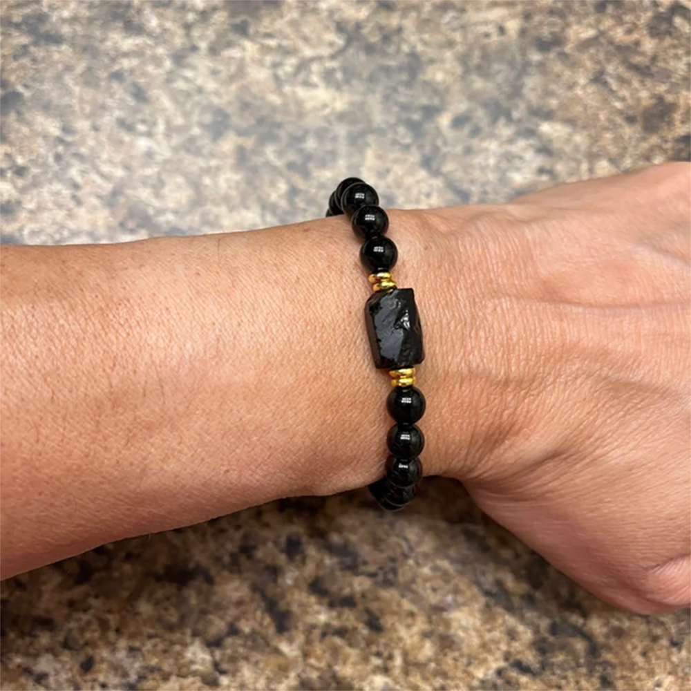 Rå svart turmalin svart turmalin armbånd , 6mm håndleddsmara, beskyttelse, jording, stresslindring, rotchakra ,1pc