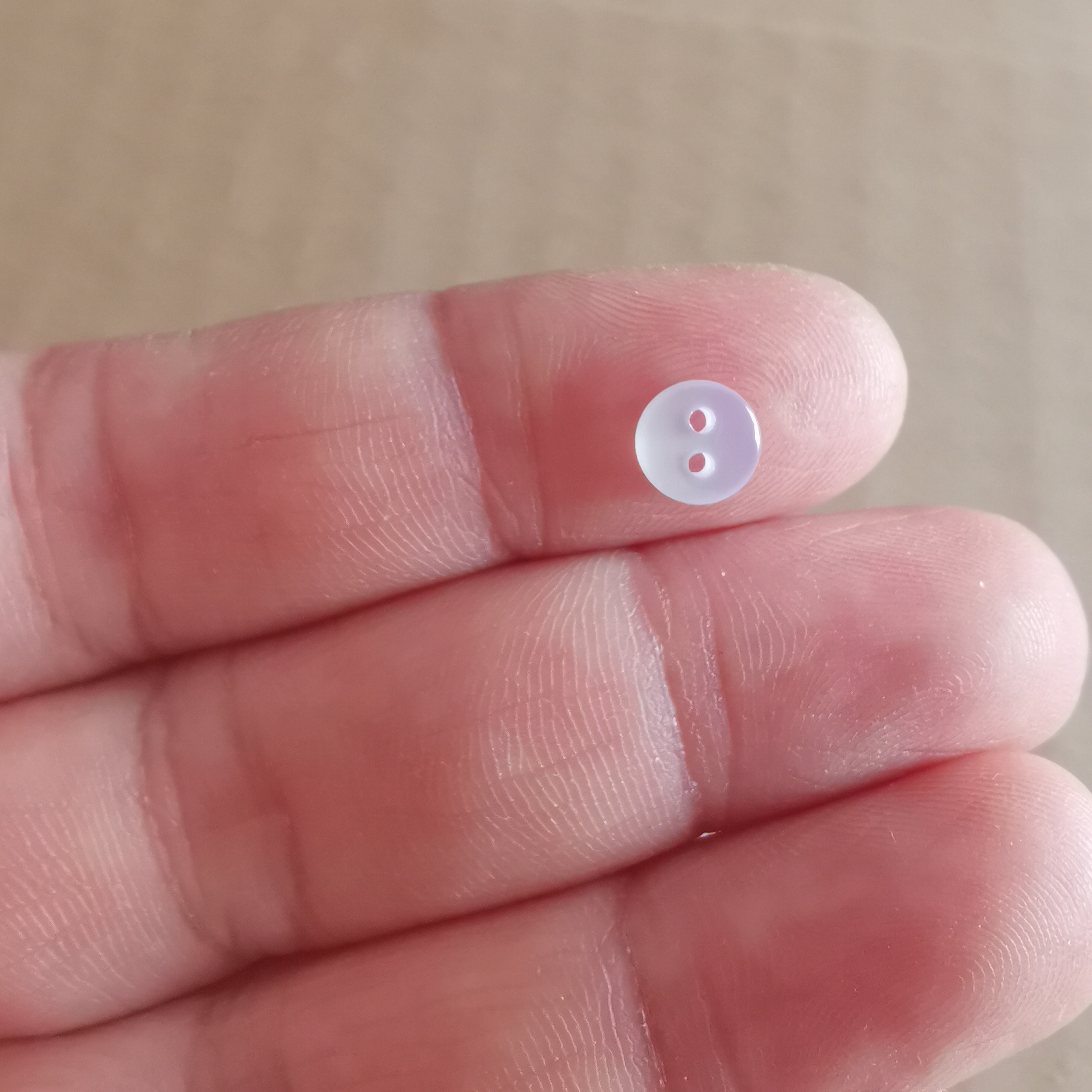 100 st 6mm runda pärla små knappar 2 hål glänsande baby fancy glänsande kappa stövlar sy docka kläder tillbehör knapp