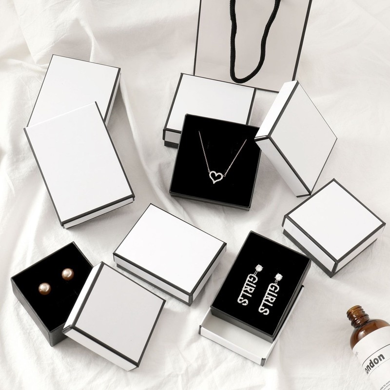 Square Jewelry Display Box Holder White Organizer Engagement for Ring Earring Brooch Necklace Bracele Packaging Boxes