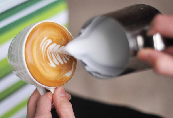 Tjock rostfri skala mjölkkannor dra kopp mjölk cylinder mjölk kopp kaffe redskap cappuccino mjölk kanna