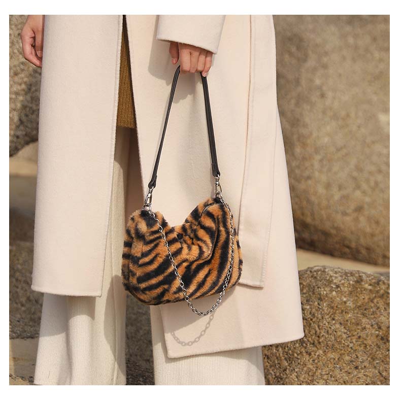 Fur Women Top-handle Bags Brand Women's Bag Leopard Plush Handbag Chain Bag and Hobos for Lady Winter