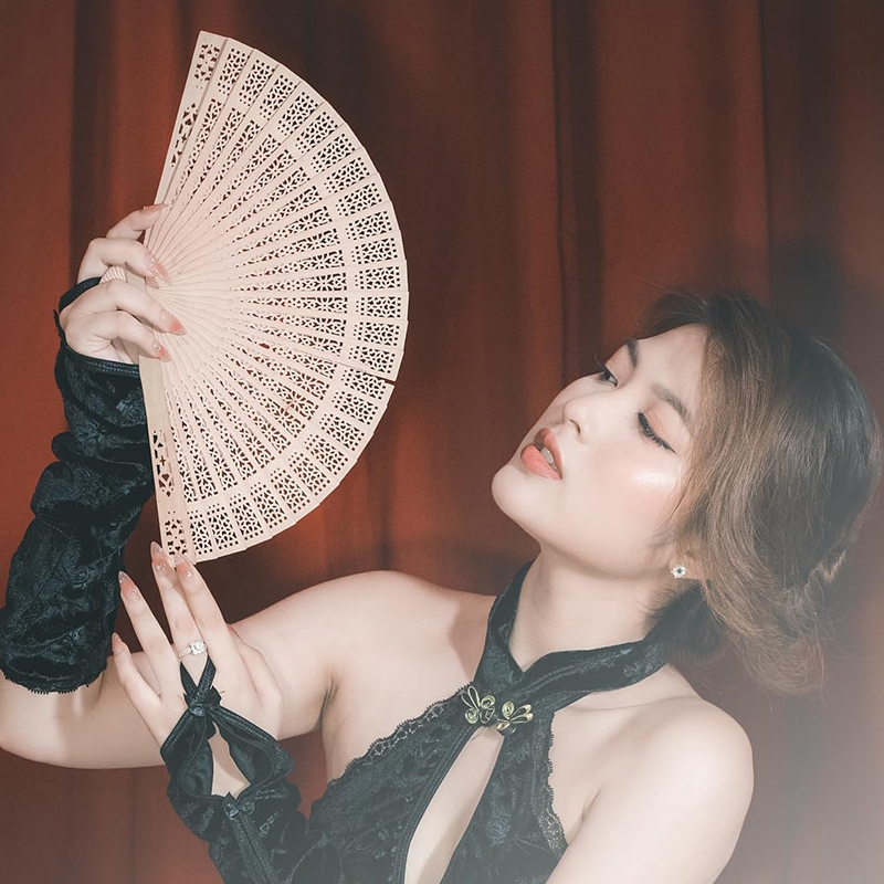 Abanico de mano plegable de seda Vintage, abanico personalizado antiguo de bambú, abanicos de utilería de baile femenino de estilo chino, decoración portátil grabada a mano