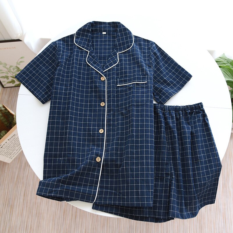 Novedad de verano, pijamas de dos piezas para parejas, pantalones cortos a cuadros de manga corta para hombres, 100% de gasa de algodón, conjunto sencillo de servicio doméstico para mujeres, ropa de dormir: M / Azul