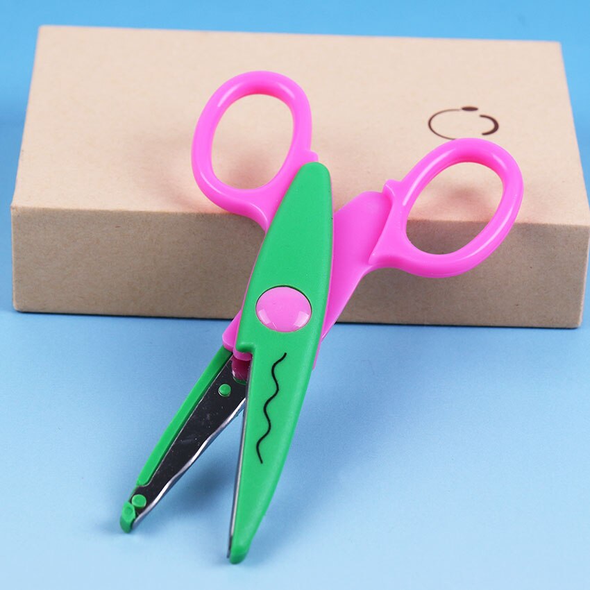 Tijeras de encaje de Metal y plástico para manualidades para niños, tijeras de colores para fotos y álbumes de recortes, decoración de diario de encaje de papel con 6 patrones, 1 ud.: 5