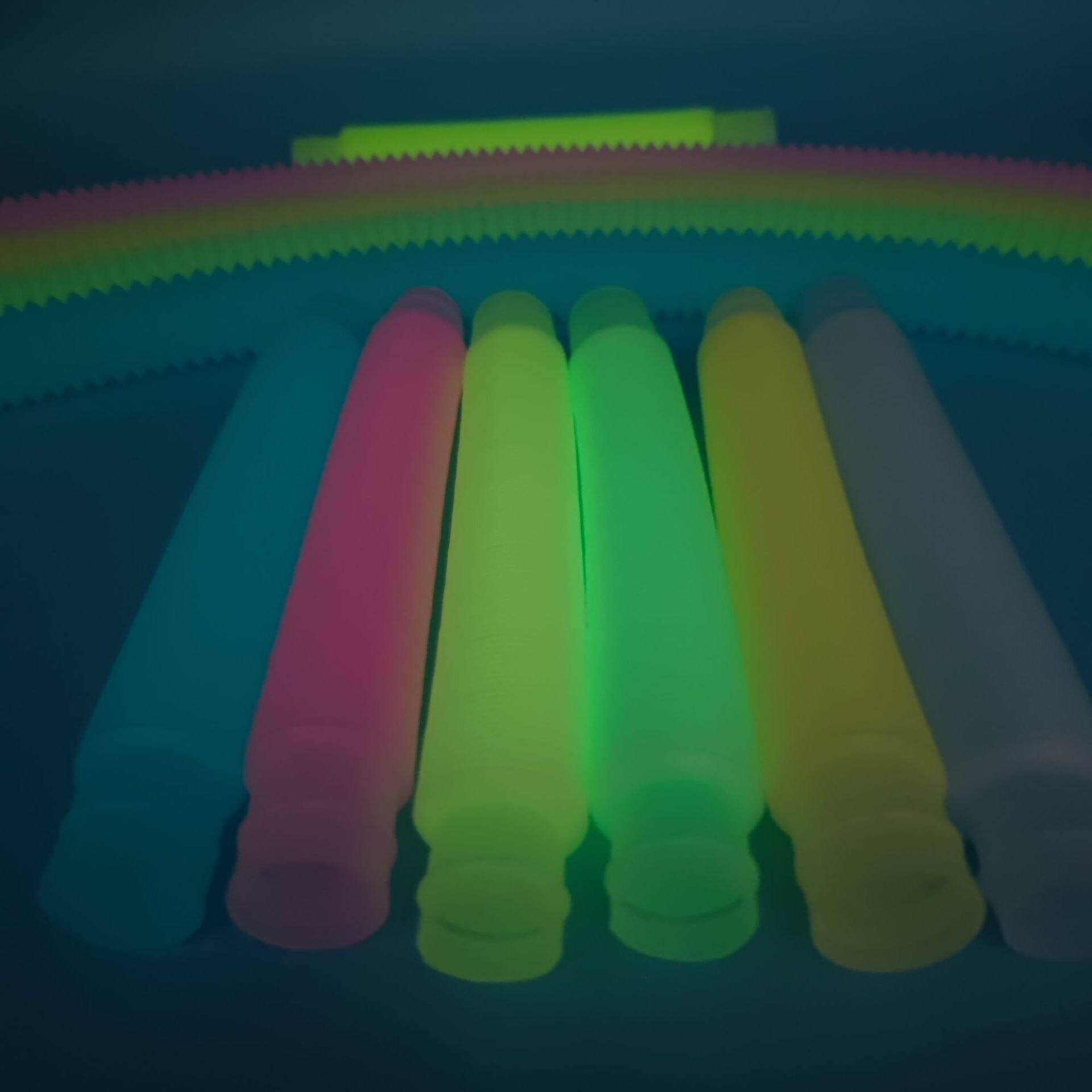 Fuelle de tubo de plástico estirado de Color fluorescente luminoso, tubo de ventilación POP DIY para aliviar el estrés, juguete sensorial inquieto
