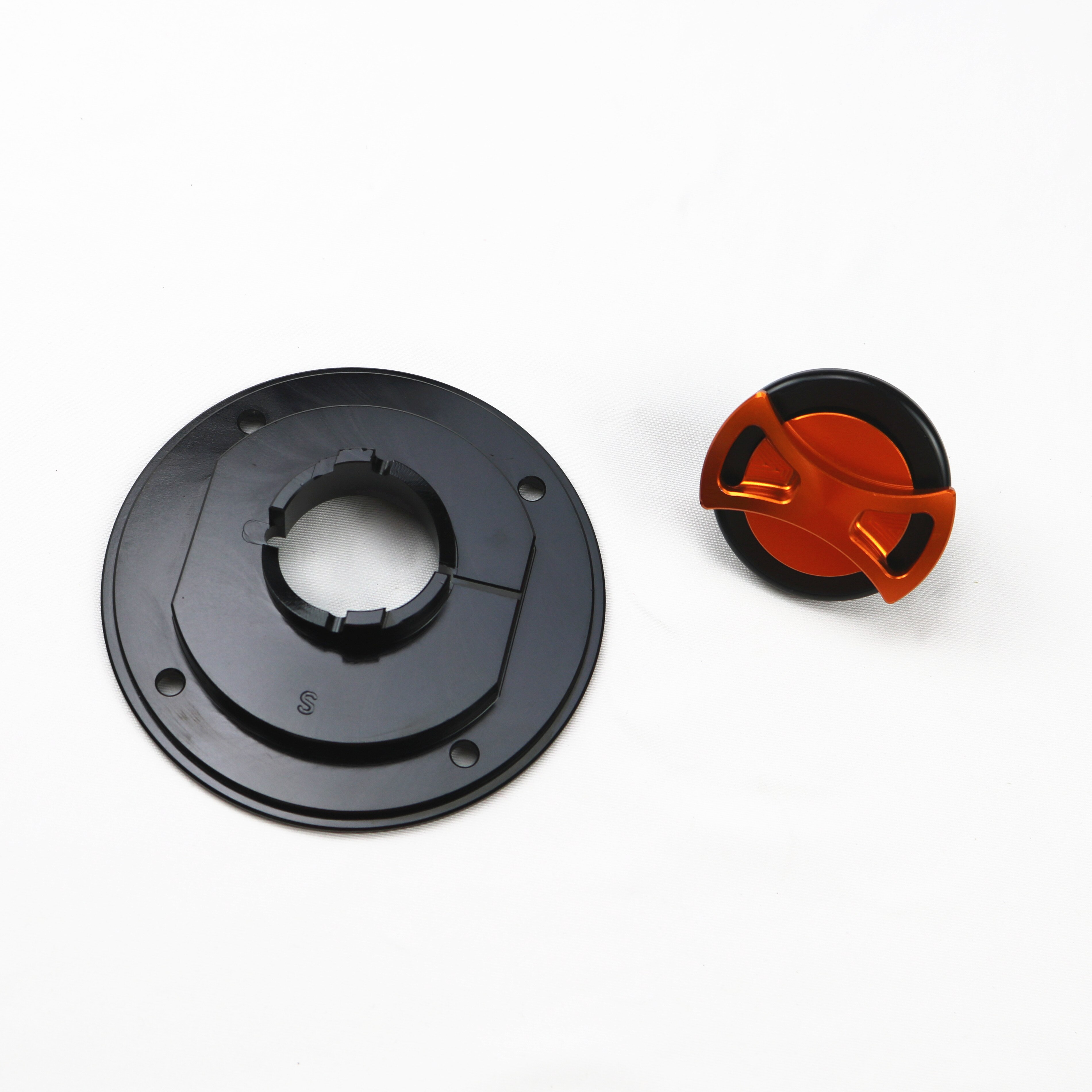 CNC Bow-tie Gas Fuel Tank Cap Cover For Suzuki GSXR 600 1300 TL1000 GS500 SV650