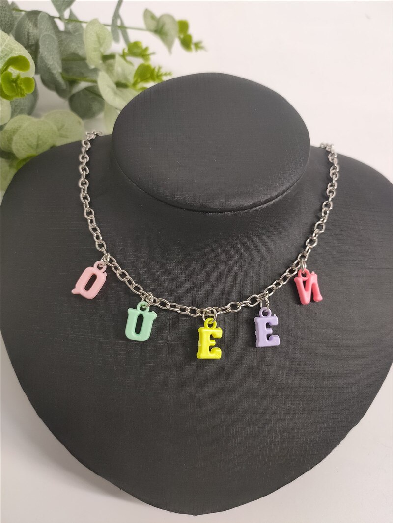 Women ANGEL Letter Charm Choker Necklace Boho Colourful Chain Collares Clavicle Chain Alphabet Pendants Collares Jewelry: QUEEN