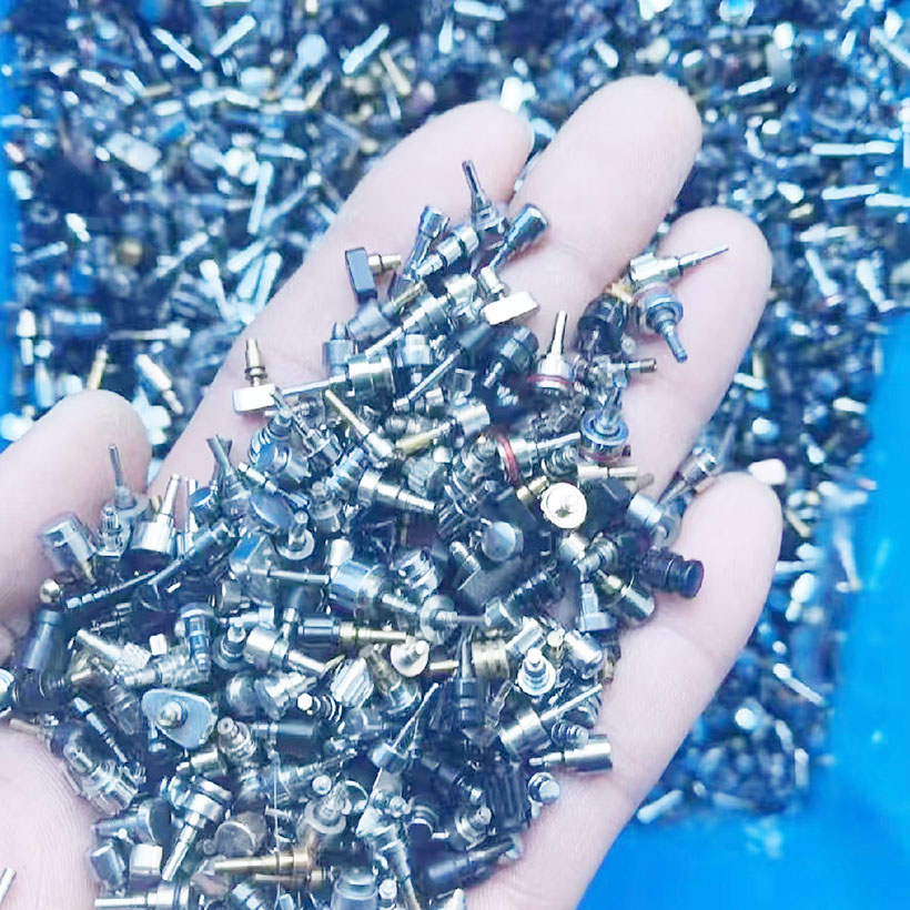 Klokketilbehør mangfoldig klokkeknapper forskjellige størrelser stiler farger tilfeldig levering 1 posere med ca. 30 stk blandede knapper