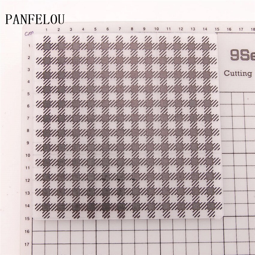 15x15cm Grid stripe wreath Embossing folders Plastic Scrapbooking DIY Template Fondant Cake Photo Album Card Making