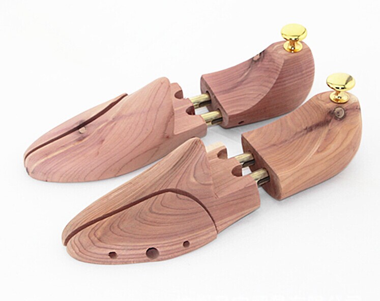 1PAIR cedar Wood solid shoe trees shaping device odor control shoes stretchers Wood Craft LW010