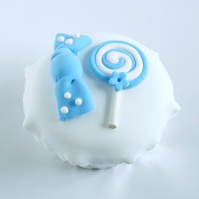 Fondo de simulación de fondant pastel azul cielo cupcake adorno de de cumpleaños para niños: Rosa claro