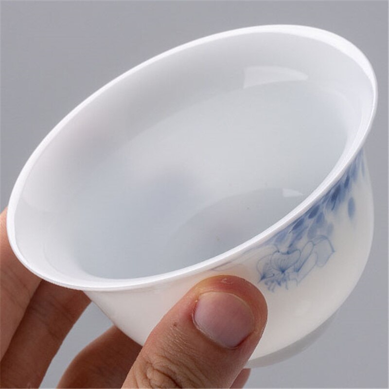 120ml di porcellana bianca avorio GaiWan dipinto a mano paesaggio tè zuppiera ciotola in ceramica con coperchio Sopera latte Oolong tè Kung Fu Teaset