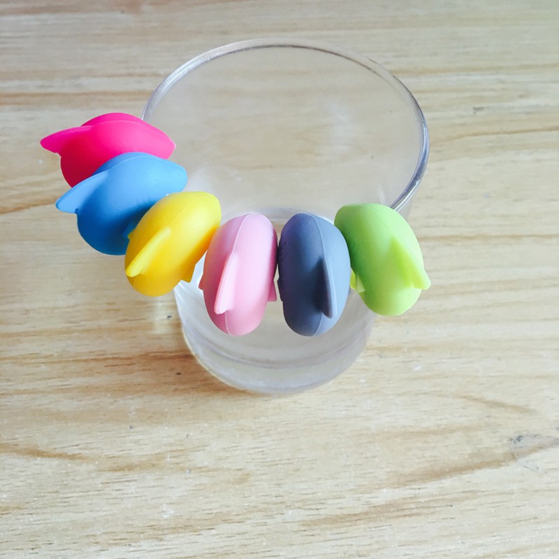 6 pcs Cool Tong Party Gewijd Zuignap Wijnglas Siliconen Label Rubber Wijnglazen Herkenner Marker Wijn Accessoires