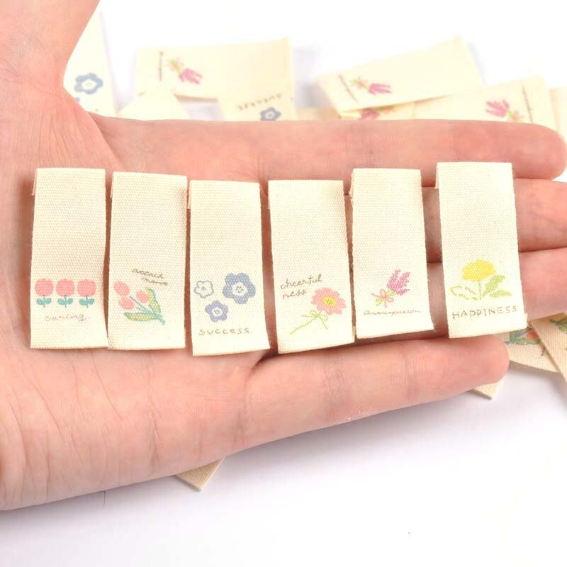 50 stk blandet søde blomsterprintede etiketter sytøj gør-det-selv stof etikettasker tøjmærker beklædningsgenstand håndlavet tilbehør  cp2887