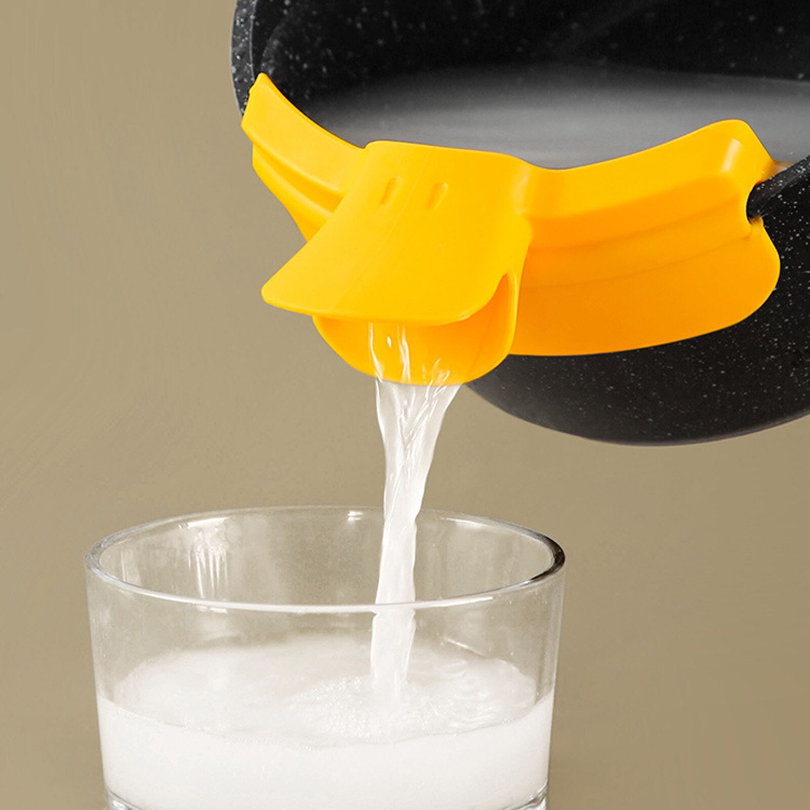Outil de cuisine Anti-déversement en Silicone, outil de vidange extensible, filtre à eau au bord de la casserole, entonnoir pliable Pour soupe: Orange