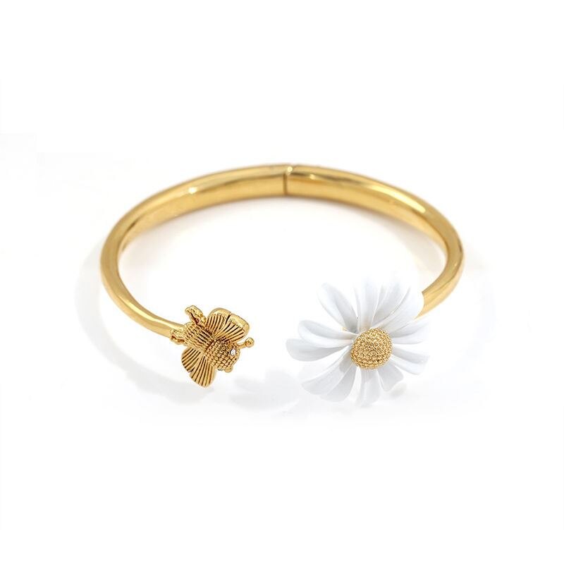 FFLACELL Asymmetric White Enamel Daisy Flower Vintage Simple Opening Bracelet for Women Jewelry Party