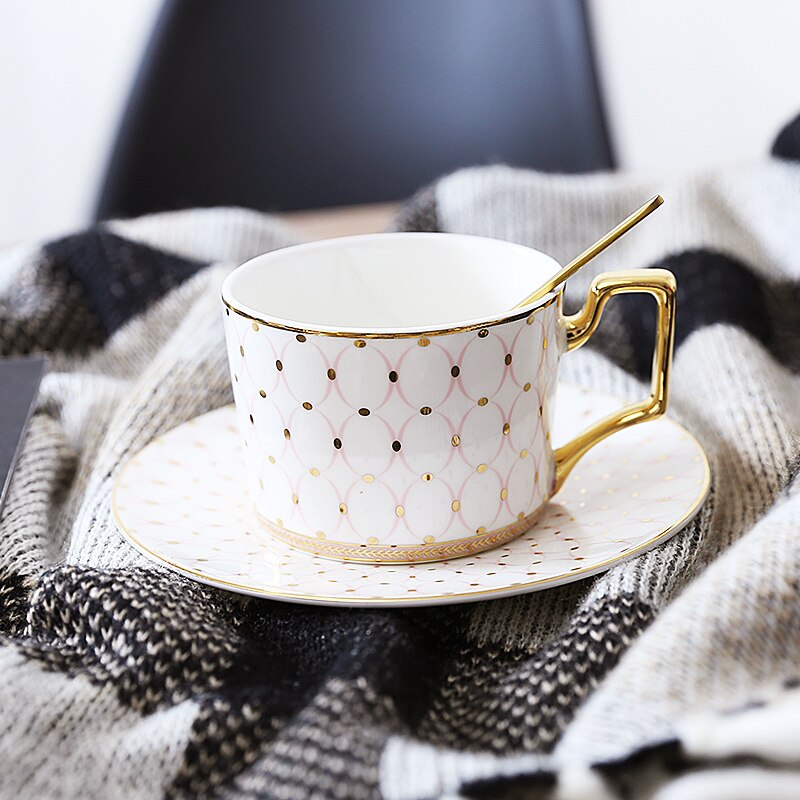 Taza de café de cerámica de lujo británico, juego de taza y platillo de café pequeño europeo para el hogar, té de la tarde, exquisita taza, cuchara y plato LB523: color8
