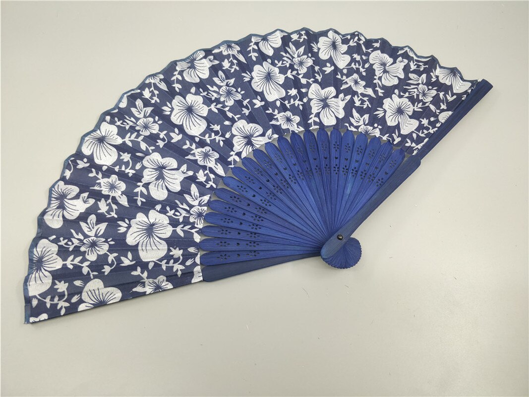 1Pc Chinese Zomer Blauw Doek Folding Hand Fan Stof Bloem Bloemen Wedding Party Favor Voor Vrouwen