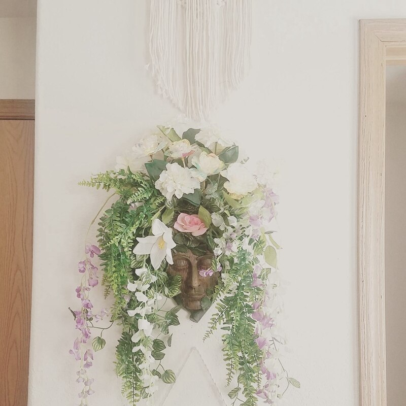 Hand-Painted Resin Green Man Tree Face Or Tree Hugger Sculpture Can Be Used As A Flower Pot For Outdoor Tree Decoration