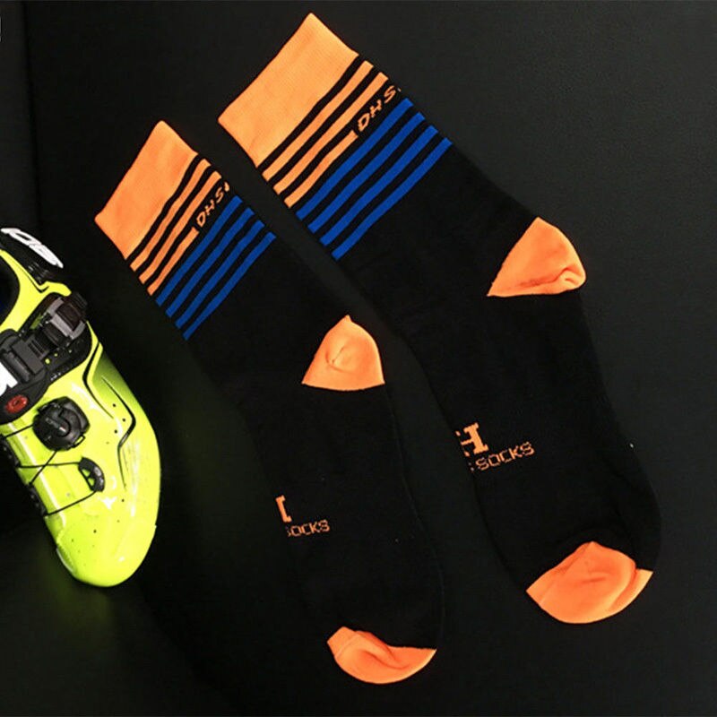 Udendørs sportsstrømper syninger farve cykelstrømper lange tube cykelstrømper basketball sokker vandrestrømper: Orange og blå