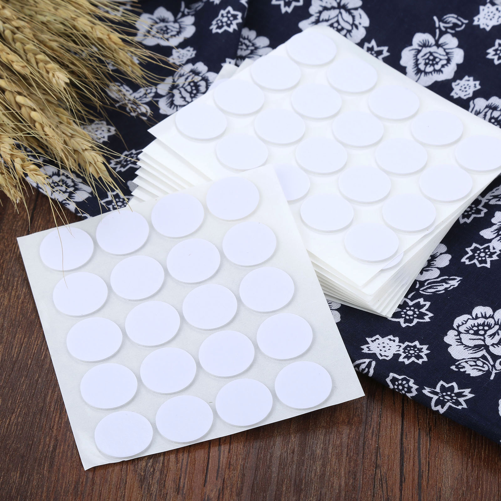 200Pcs Candle Wick Stickers Adhesive Dots Double Sided Glue for Candle Making Home Decoration Candle Holder Fixed Stickers 20mm