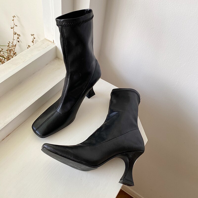 Naisten sukkasaappaat saapuvat stretch-saappaat naisille neliömäiset korkokengät pehmeä nahkainen slip on pumput saappaat syksysaappaat: Musta / 7