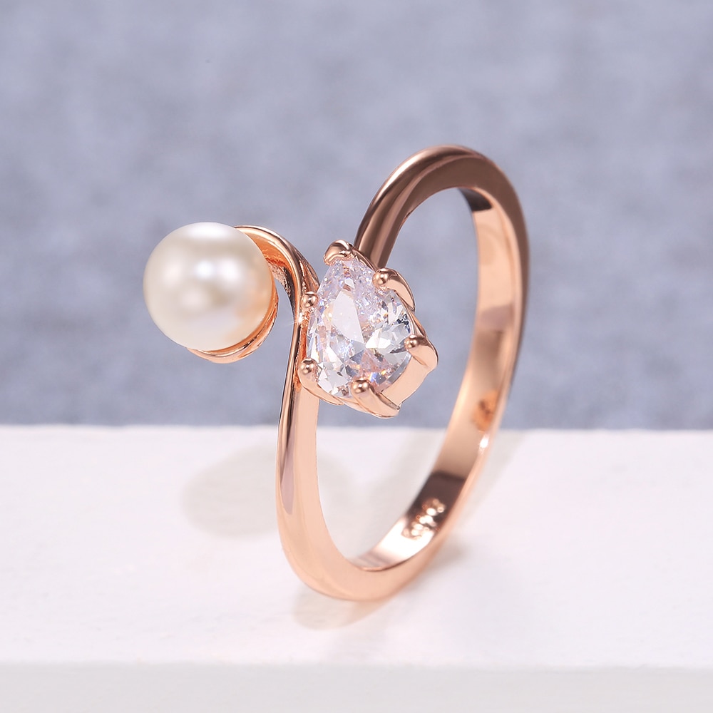 Huitan Romantische römisch Frauen Ring Rose Gold Farbe Feine Perle Helle Birne Zirkonia Party WunderschöNe Hochzeit Schmuck