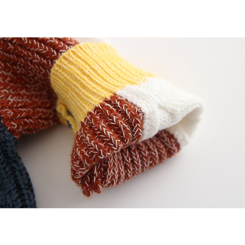 Angoubebe  b91 t 08 samen te voegen met verschillende kleuren babytrui in lente, herfst en winter