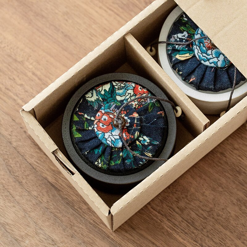 Gruba ceramika zwierzęta pochowane w urnach w doniczki ceramiczne lub w niszach baru