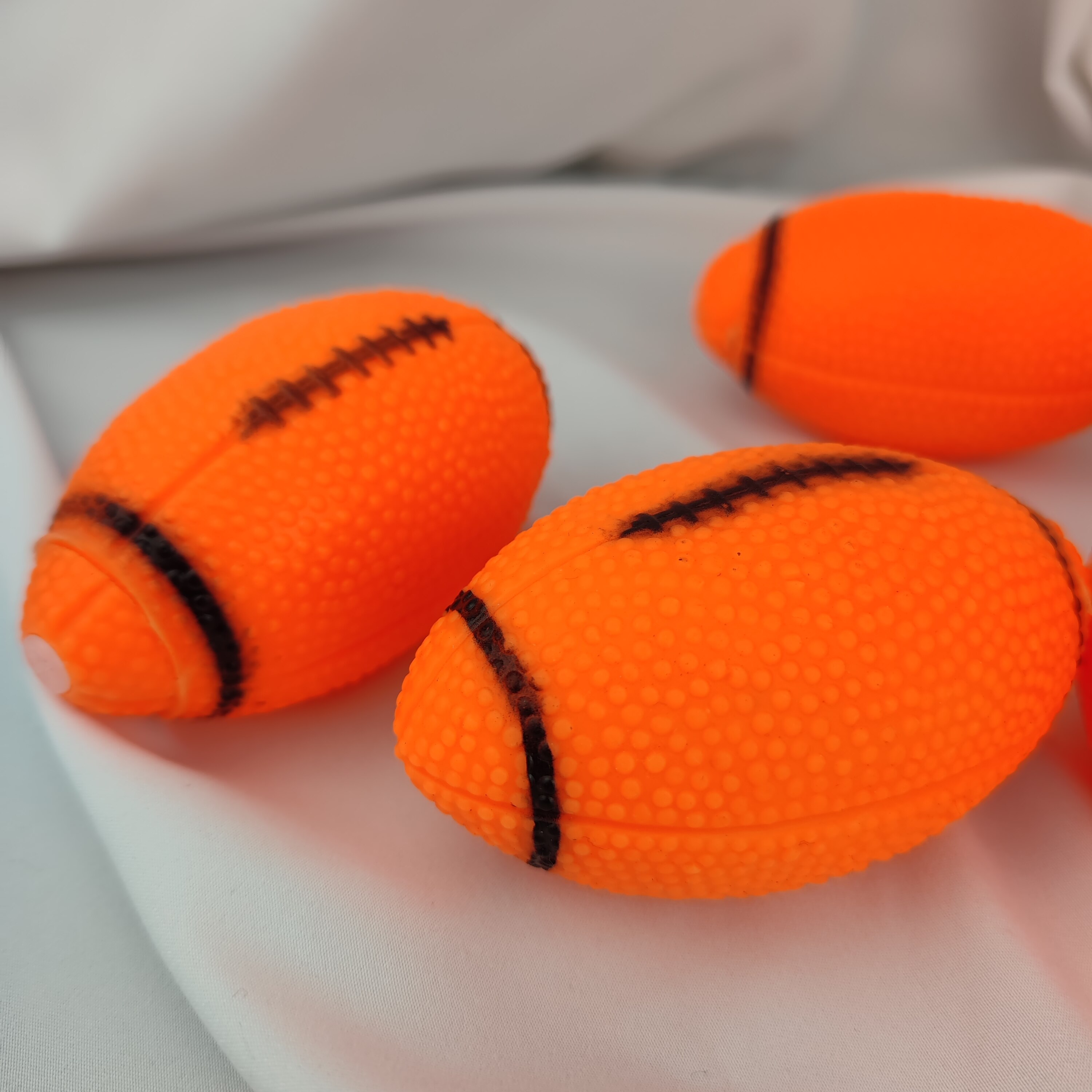 Pet Sounding Vinyl Toys For Dog Squeaking Sounding Rugby Teddy Golden Retriever Ball Dog Training Toy Interact Entertainment Toy