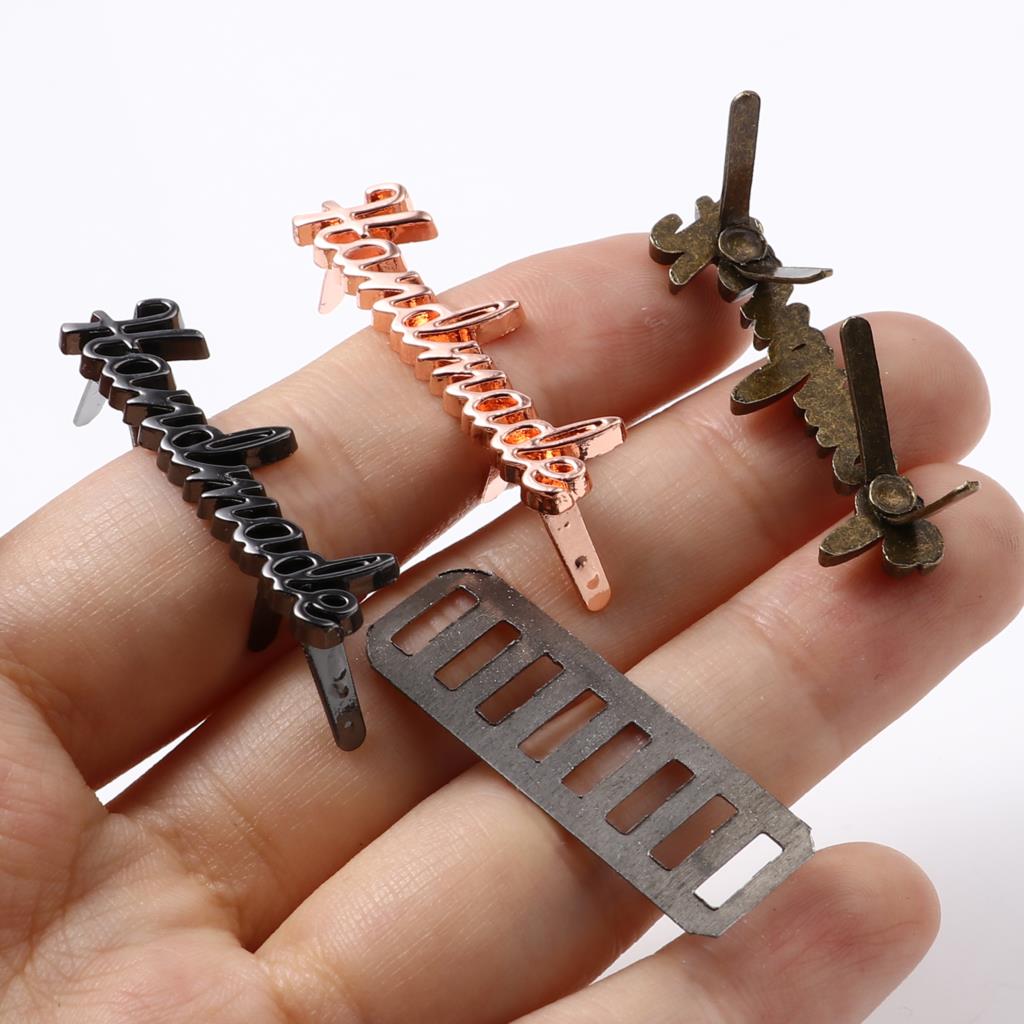 5 sett håndlagde bokstaver metalletiketter tag gjør-det-selv håndverksøm dekorasjonsetiketter tags tilbehør til jeans sko vesker håndlaget merkelapp