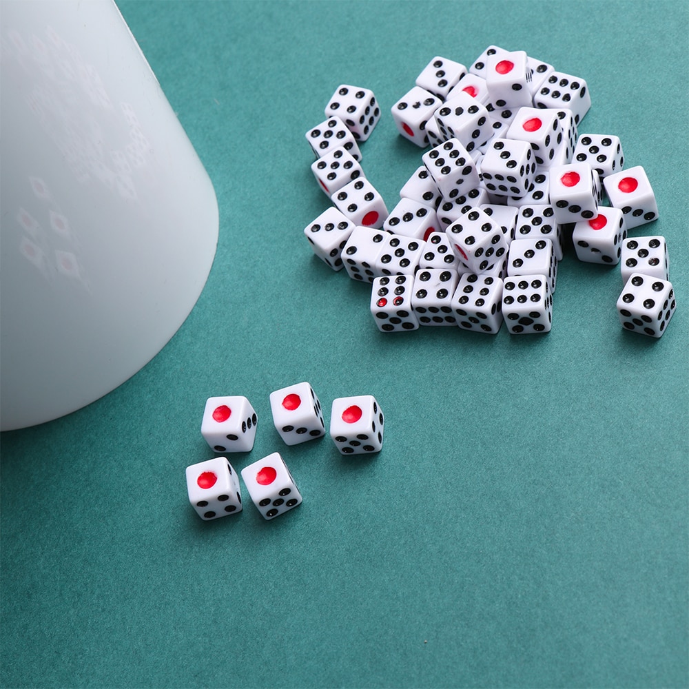 50 stk. / terning terninger 8mm plastik hvid / sort / rød spilterning standard seks-sidet beslutter fødselsdagsfester brætspil