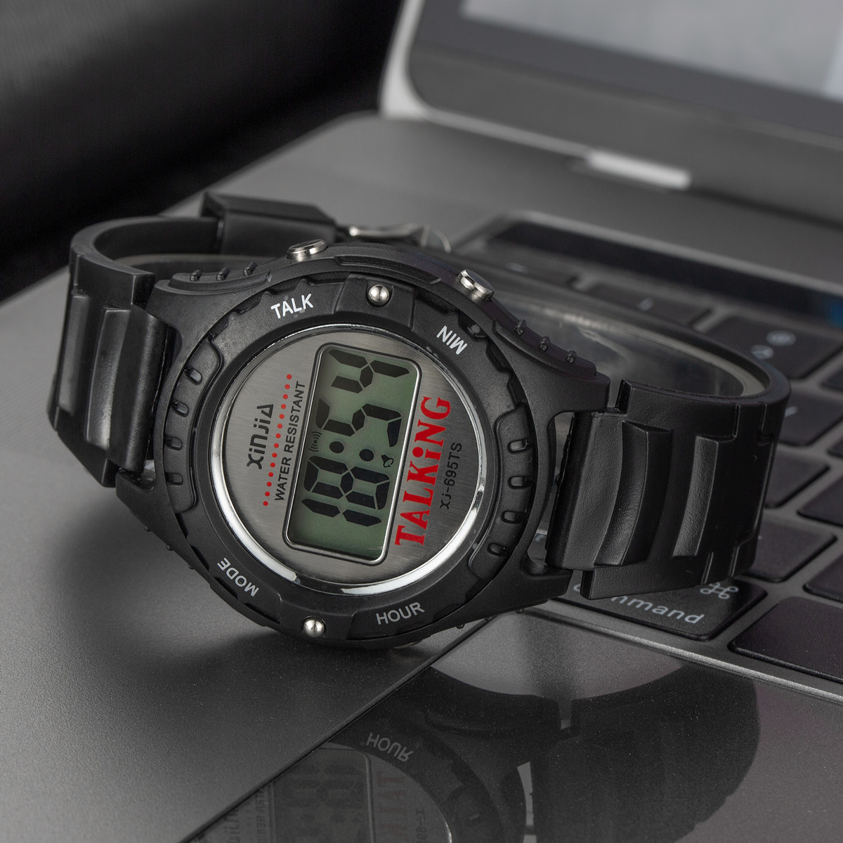 Montre parlante russe montres de sport électroniques numériques 695TN