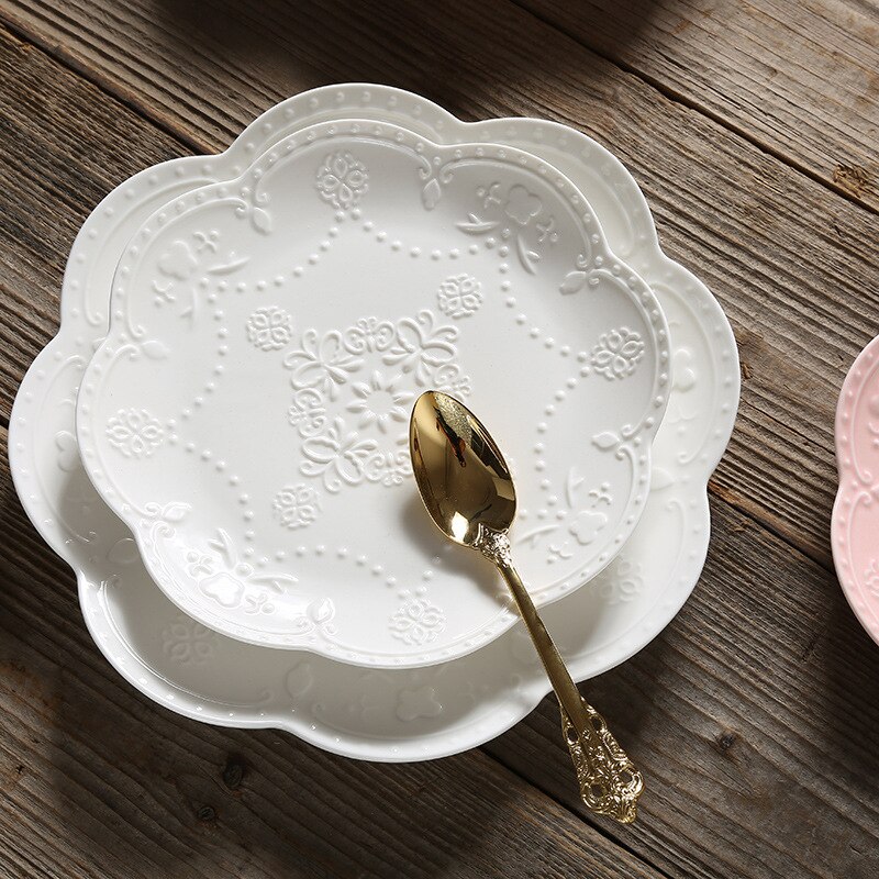 Lace Bloem Europese Stijl Vlakke Plaat Westerse Steak Plaat Reliëf Ronde Ondiepe Plaat Zuiver Wit Bone China Dessert Lade Thuis