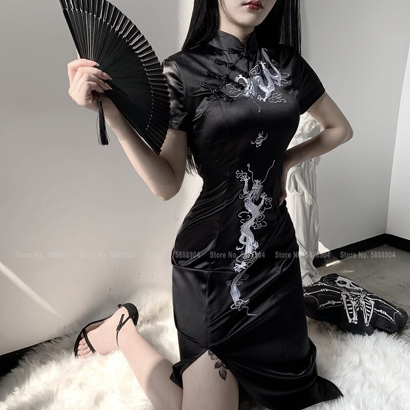 Harajuku japonés estilo Cheongsam Retro Mujer Vestidos góticos chino tradicional Bordado de dragón Qipao Split Suede vestido Delgado