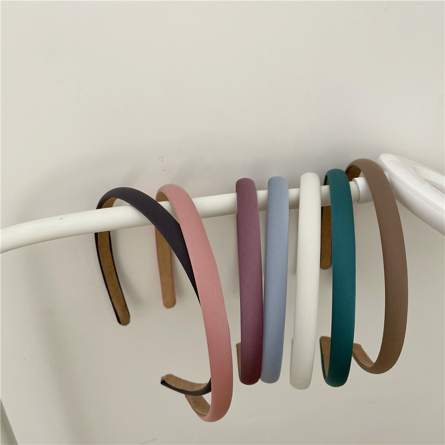 Fascia per capelli annodata in similpelle: accessorio per capelli imbottito fatto a mano - Italia