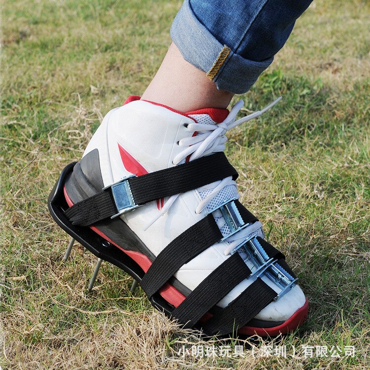 Puutarhatyökalutarvikkeet, naulakengät, puhallettavat nurmikon kengät, löysä maaperä ennen istutusta, nurmikon puutarhatyökalutarvikkeet: Musta metallinen solki