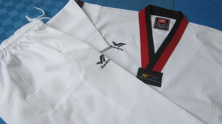 Uniforme de Taekwondo WTF Doboks, ropa deportiva con cuello en V y tela especial, nueva , cómoda y Noble