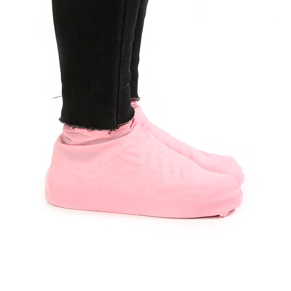 1 par vattentätt skoskydd unisex utomhus regniga dagar stövlar överdrag latex material skydd förtjockat halkskydd regnfotskydd: Rosa / L