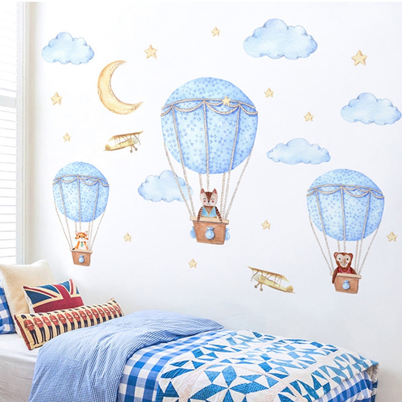 Dejlige tegneseriedyr luftballon wallstickers månestjerner skyer til babypigers værelsesmærkater