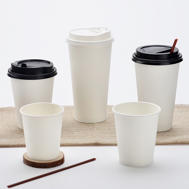 50 stuks dikke witte papieren wegwerpbekers voor koffie, 250ml kleine bekers voor sap, water en drank, met deksels en bruine mouwen